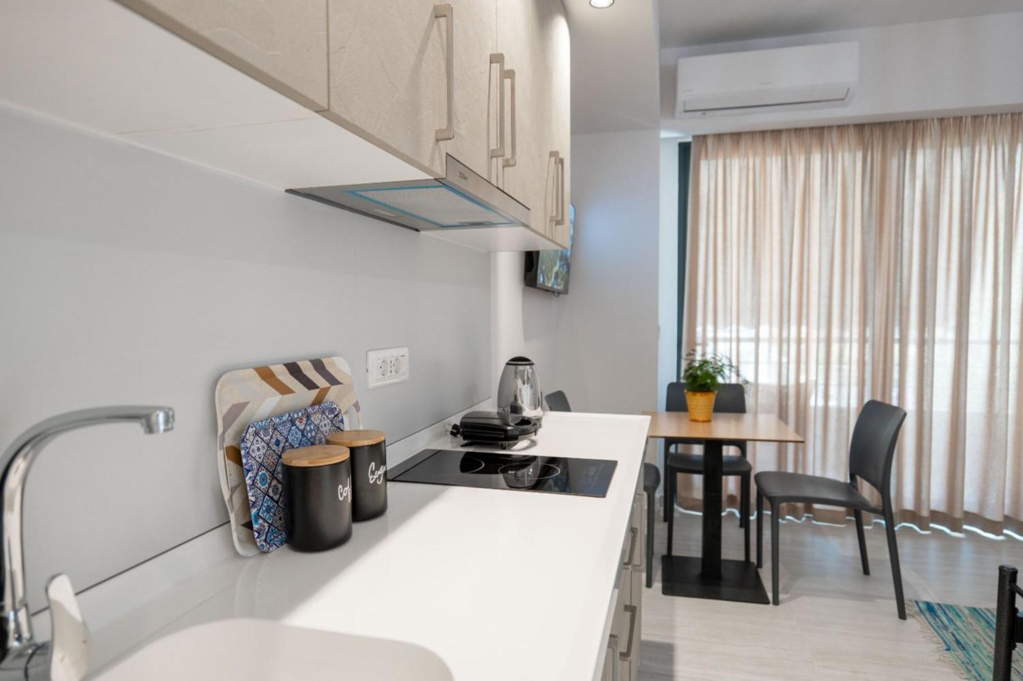 Aleksandra Apartments Sarandë エクステリア 写真