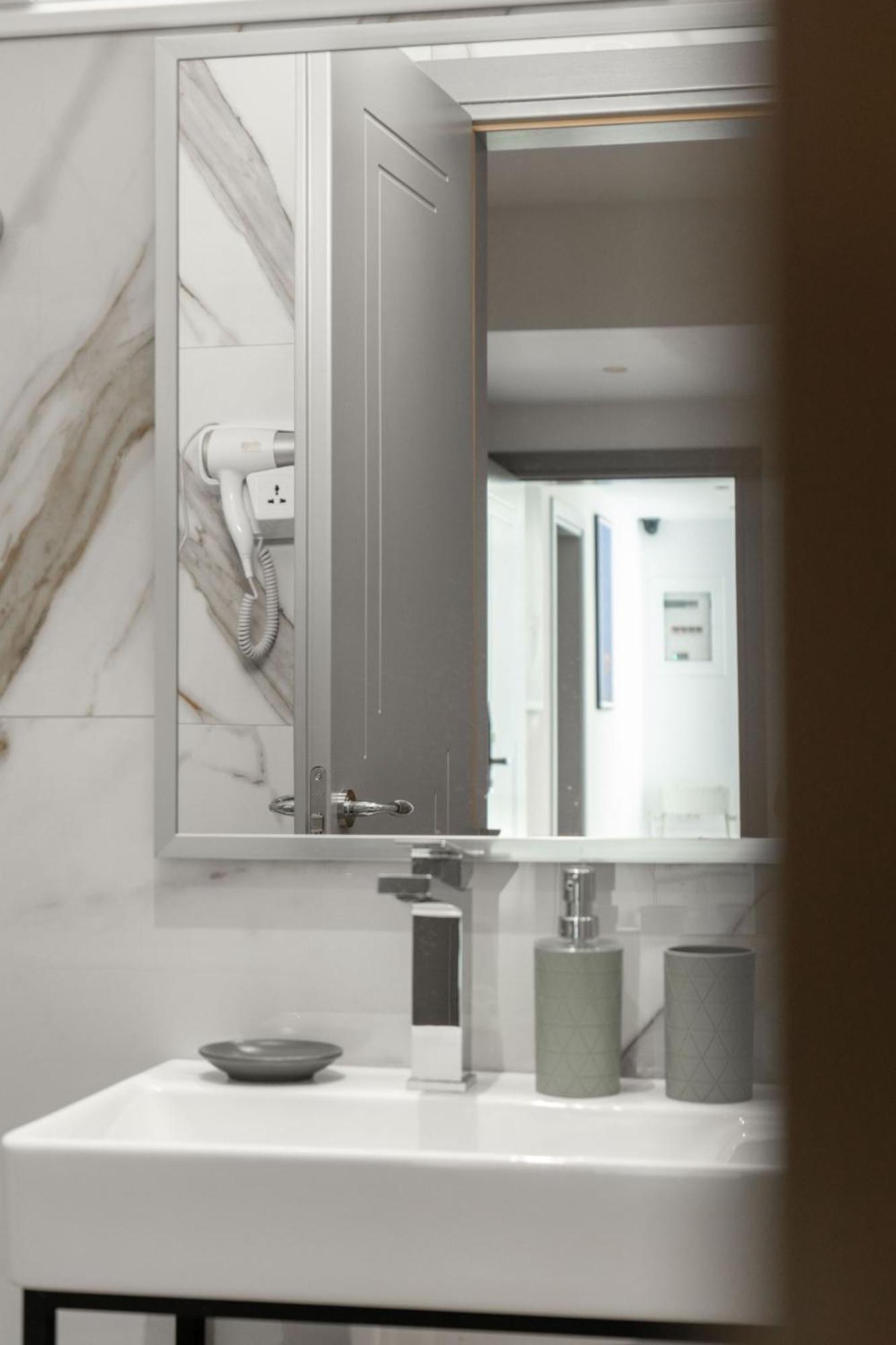 Aleksandra Apartments Sarandë エクステリア 写真