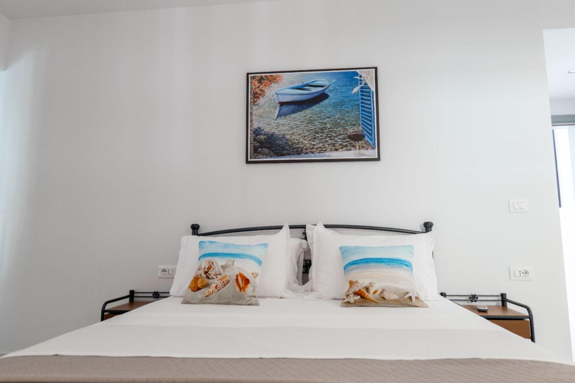 Aleksandra Apartments Sarandë エクステリア 写真