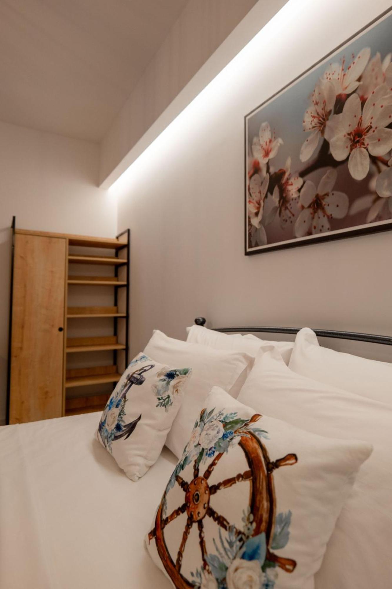 Aleksandra Apartments Sarandë エクステリア 写真