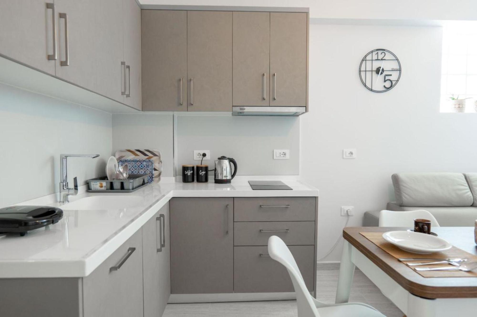 Aleksandra Apartments Sarandë エクステリア 写真