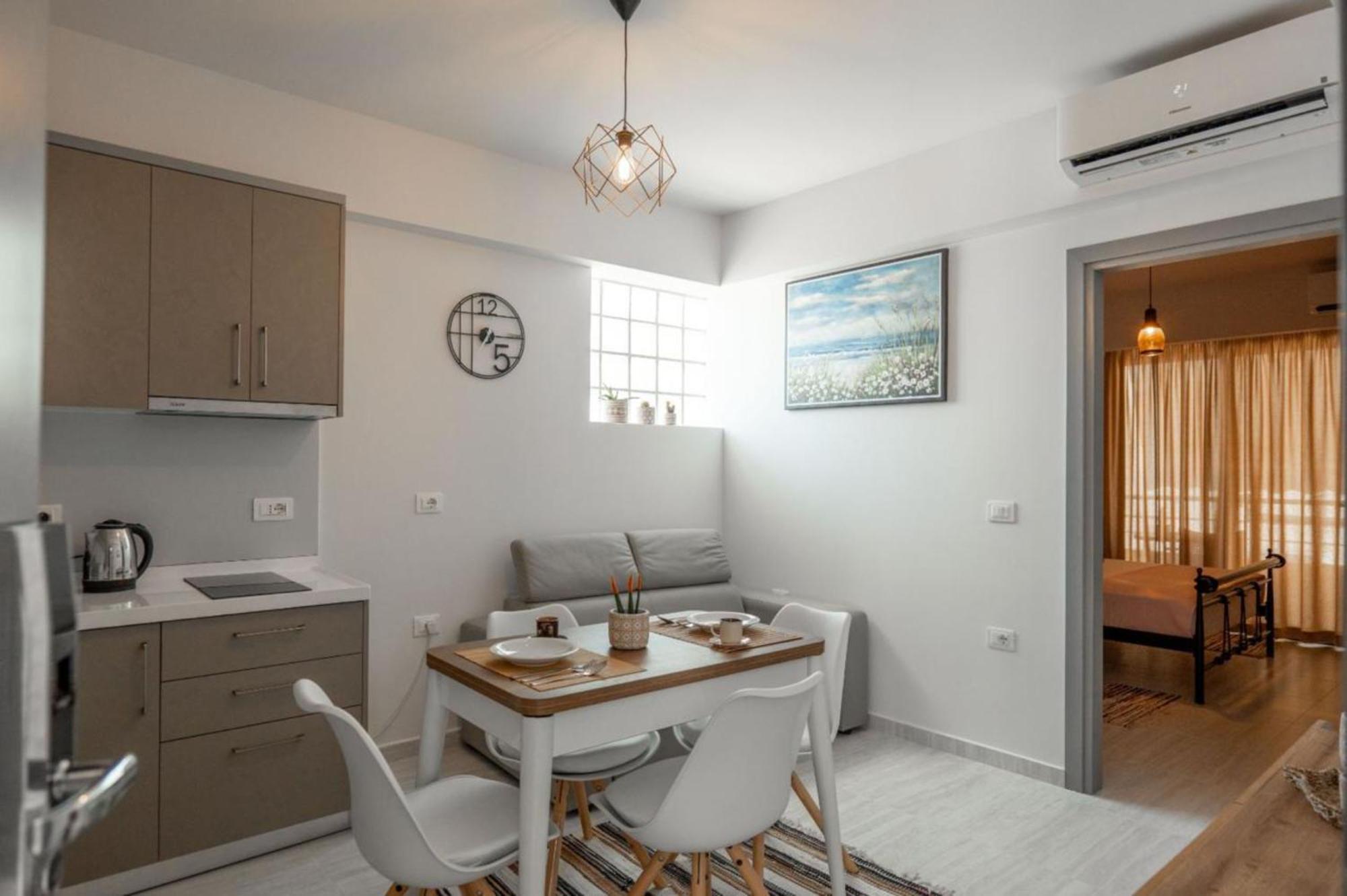 Aleksandra Apartments Sarandë エクステリア 写真