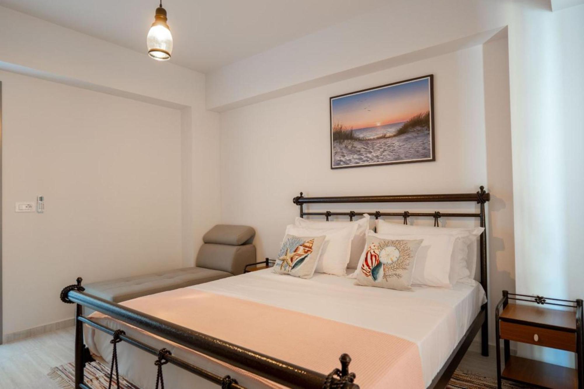 Aleksandra Apartments Sarandë エクステリア 写真